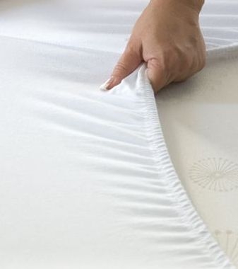 LUXUSNÍ DAMAŠKOVÉ prostěradlo GEON N 180x220x15 cm s gumou, nežehlivá úprava, barva FIALOVÁ SVĚTLÁ (bavlněný satén)