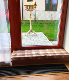 .Sedák na parapet 1